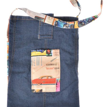 Задна страна на ежедневна чанта с дънков плат