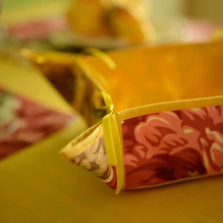 Панер за хляб с жълти връзки