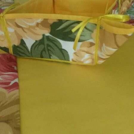 Детайл от панер за хляб и жълта покривка