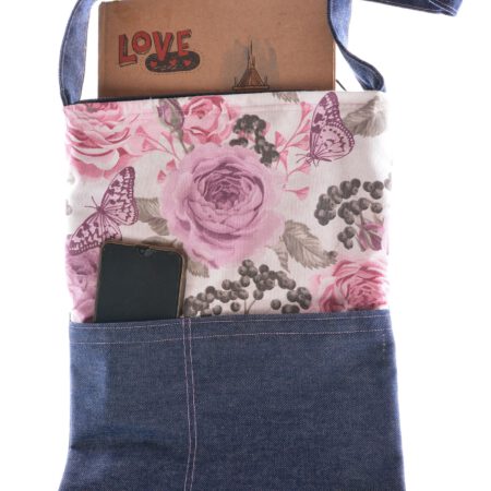 Предни външни джобове на дънкова чанта с рози