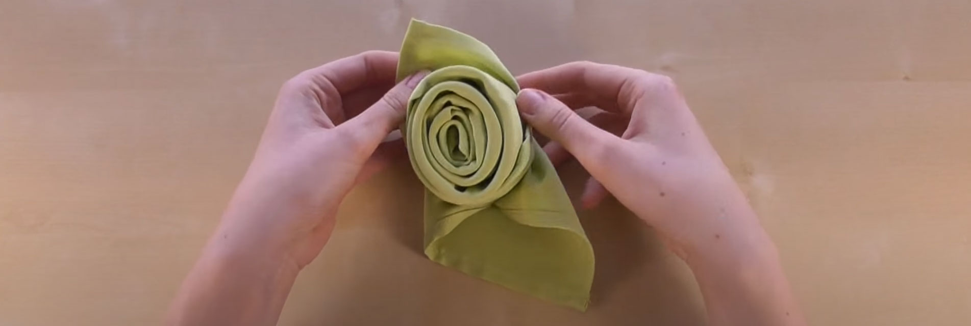 Аранжиране на маса за Коледа и Велидкен