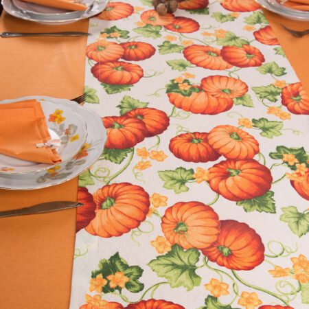 Маса в оранжево аранжирана със зелена купа и орехи