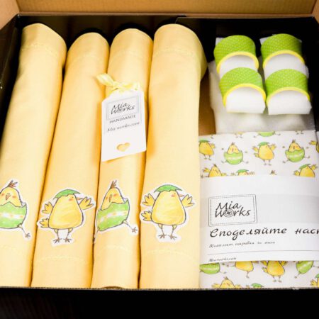 Комплект великденски покривки за маса с жълти пиленца