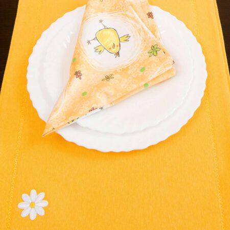 еденично място за хранене аранжирано за Великден