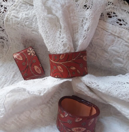 рингове за салфетки в червено