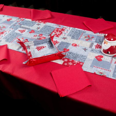 Коледна маса в червено и сиво