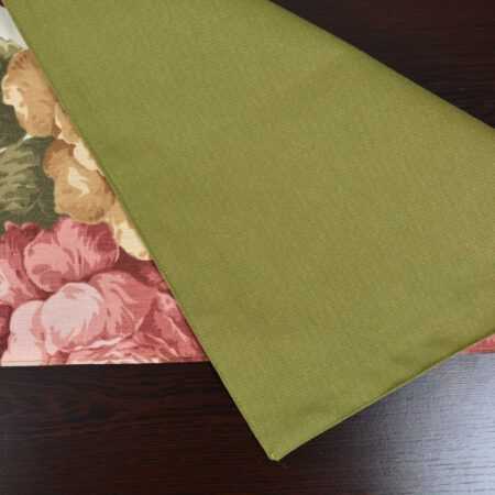 тишлайфер за маса с две лица в зелено и цветя