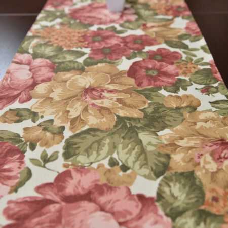 каре за маса от хидрофобен плат на цветя и зелено