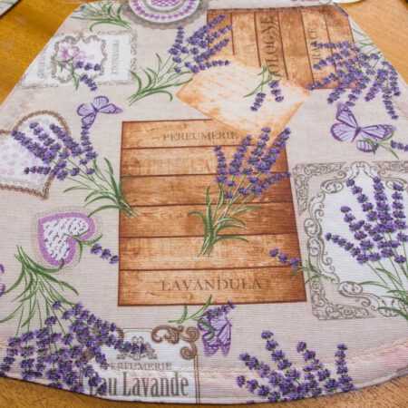 подложка за хранене с цветя за кръгла маса