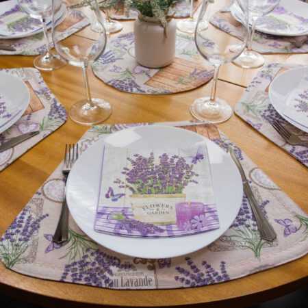 подложка за сервиране с цветя за кръгла маса