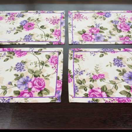 Комплект подложки за хранене с рози в лилаво и розово