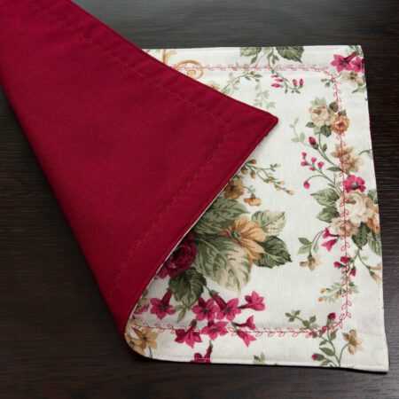 двулицева подложка за хранене с червени рози и бордо