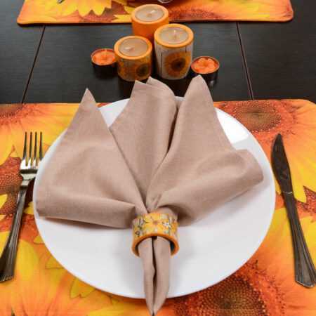 място за хранене декорирано със слънчогледи