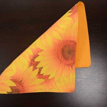 лицева и опакова страна на подложка за сервиране със слънчогледи