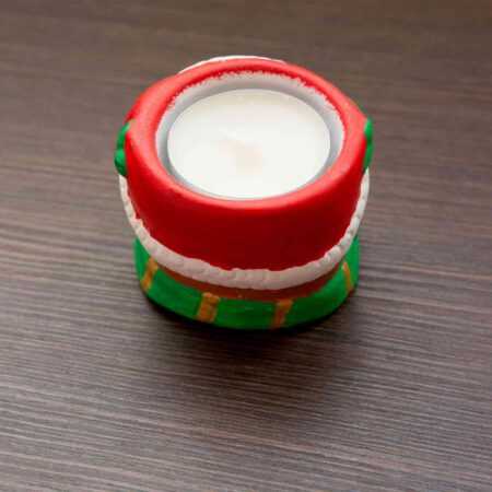 коледно кученце - свещник за чаена свещ в гръб