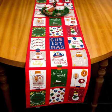 Коледен тишлайфер на кръгла маса