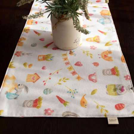 Великденски тишлайфер за маса с две лица