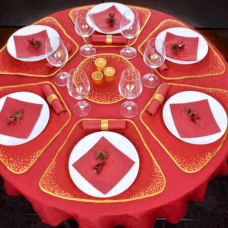 Празнично ранжирана кръгла маса за Коледа