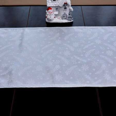 Обратна страна на жакардов сребрист коледен тишлайфер за маса