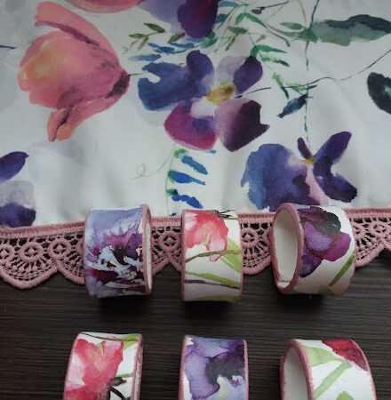 пръстени за салфетки с цветя в розово и виолетово