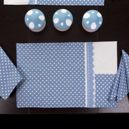 подложка за сервиране в светло синьо и бяло с дантела и джоб за проибори