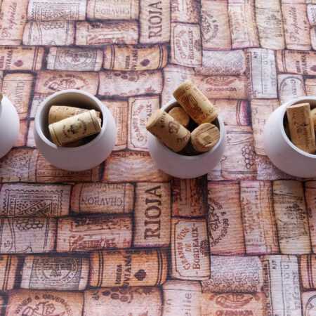 Покривка или тишлайфер за маса в разцветка корк