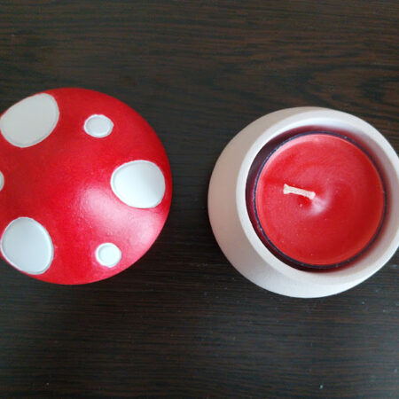 Отвоерна гипсова гъбка свещник с червена свещ