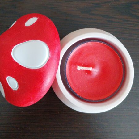 Гъбка - свещник за декорация с отворен капак