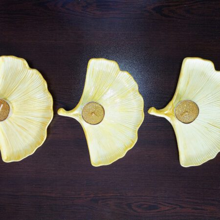 Есенна декорация в златно със свещници и чаени свещи