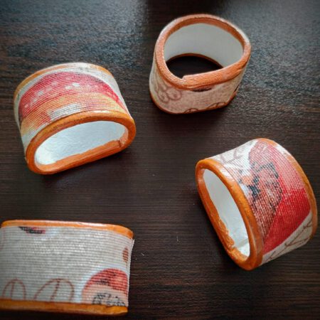 Рингове за салфетки с червени горски гъби и бронзов борд
