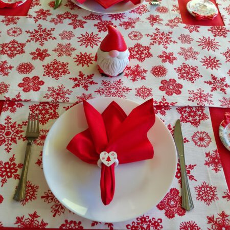 Коледна маса и декорация с Дядо Коледа