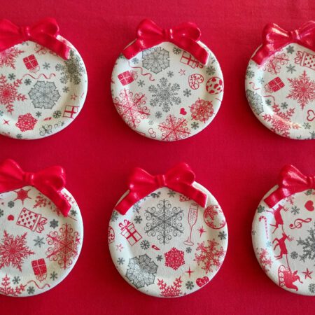 Шест броя малки коледни чинийки