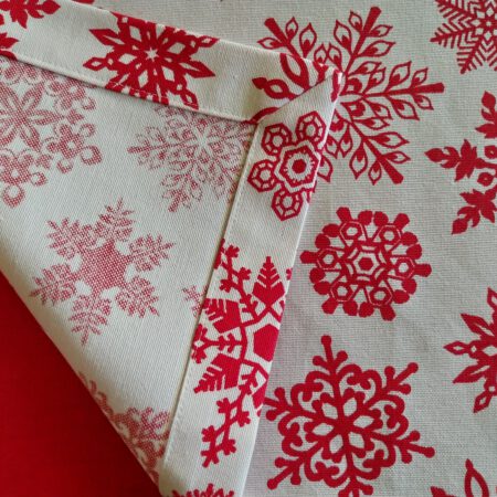 Подгъв на тишлайфер за маса със снежинки