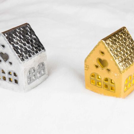 Къщички - свещник за зимна декорация в сребристо и златисто