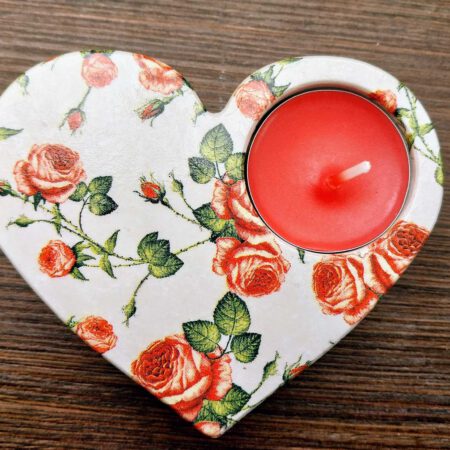 Свещник за чаена свещ под формата на сърце