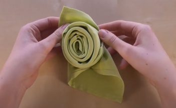 Аранжиране на маса за Коледа и Велидкен